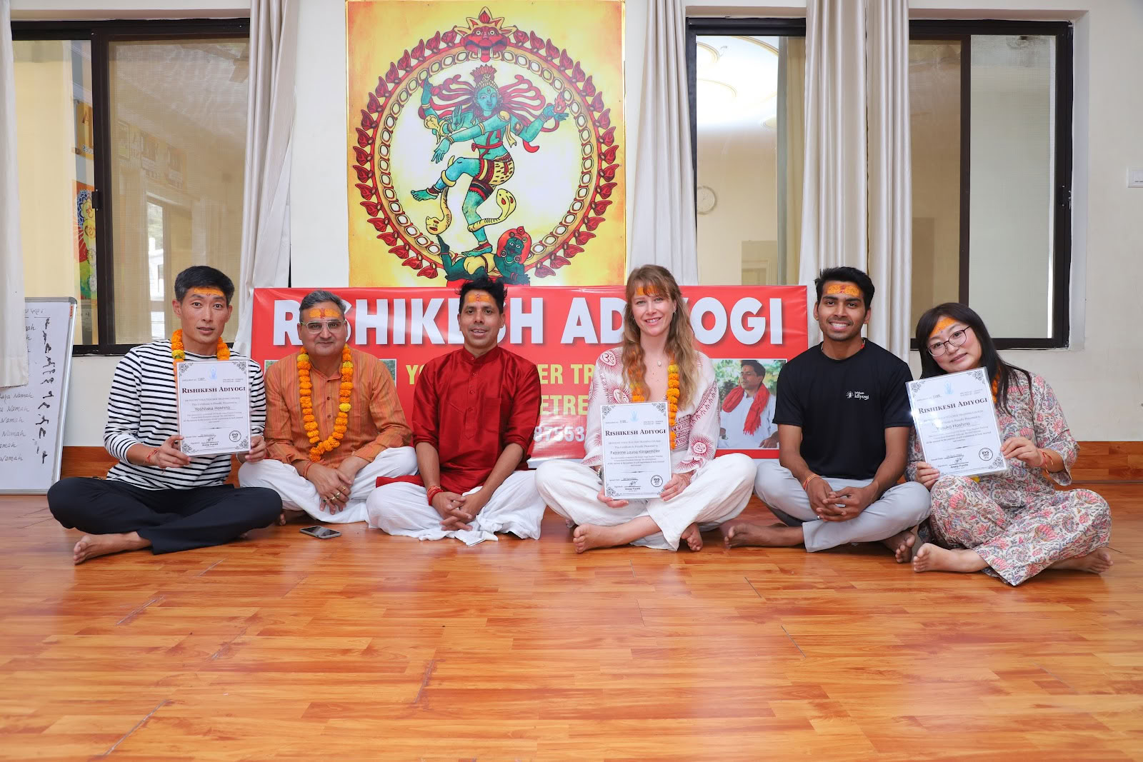 Rishikeshin Adiyogi - Joogaopettajakoulutus Rishikeshissä RYS 200, 300