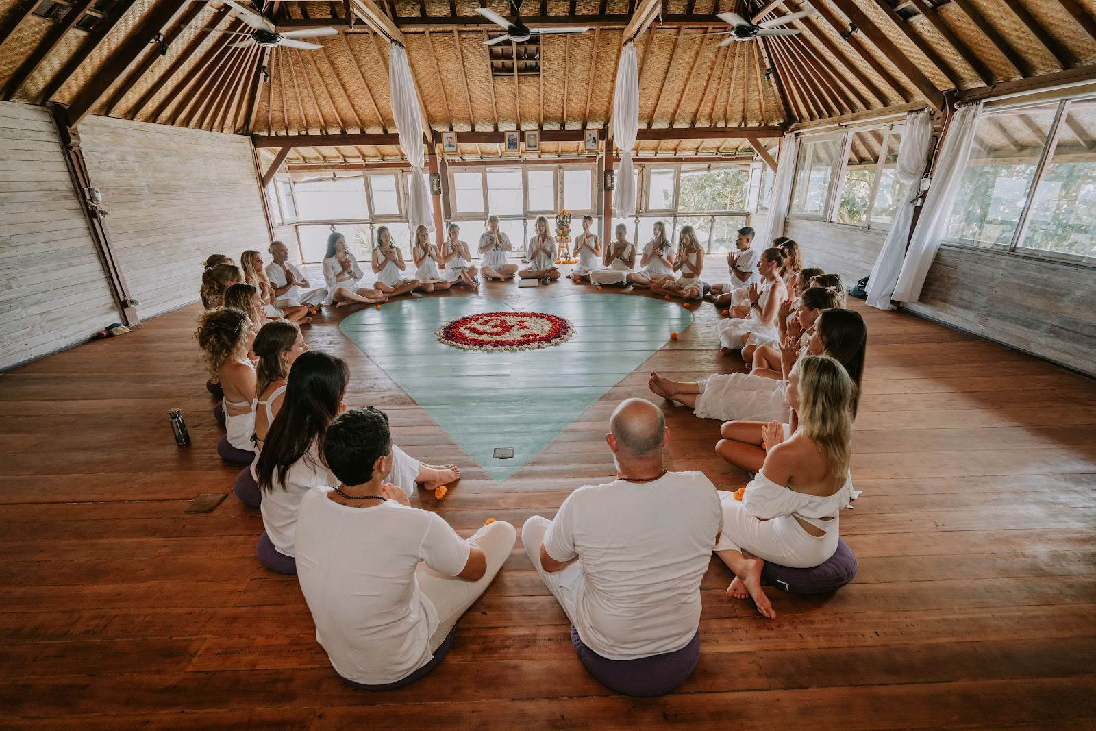 Santosha Yoga + Pilates -instituutti
