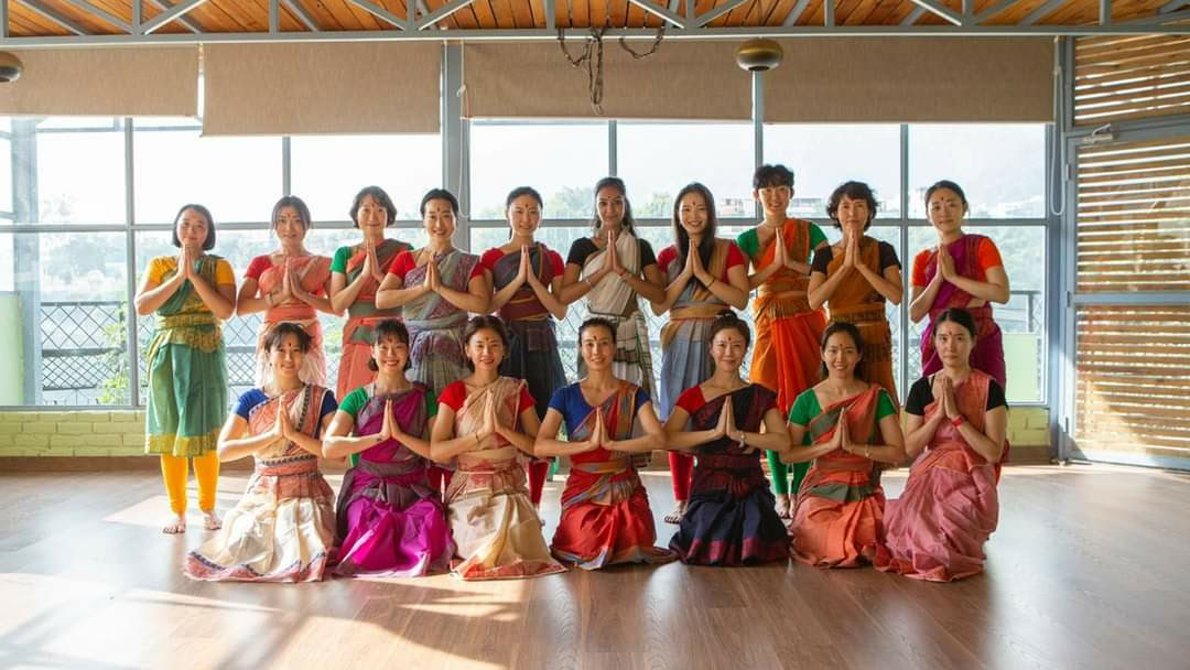 Aadi Yoga School – Paras perinteisen joogan koulu Rishikeshissä, Intiassa