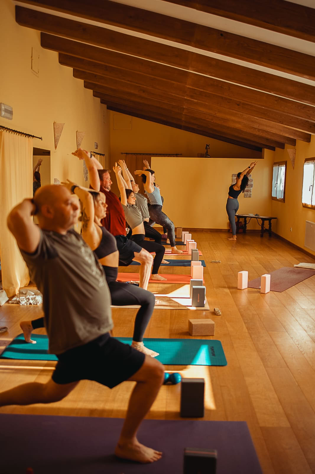 Vinyasa-jooga Adrianan kanssa – englanniksi, monitasoinen