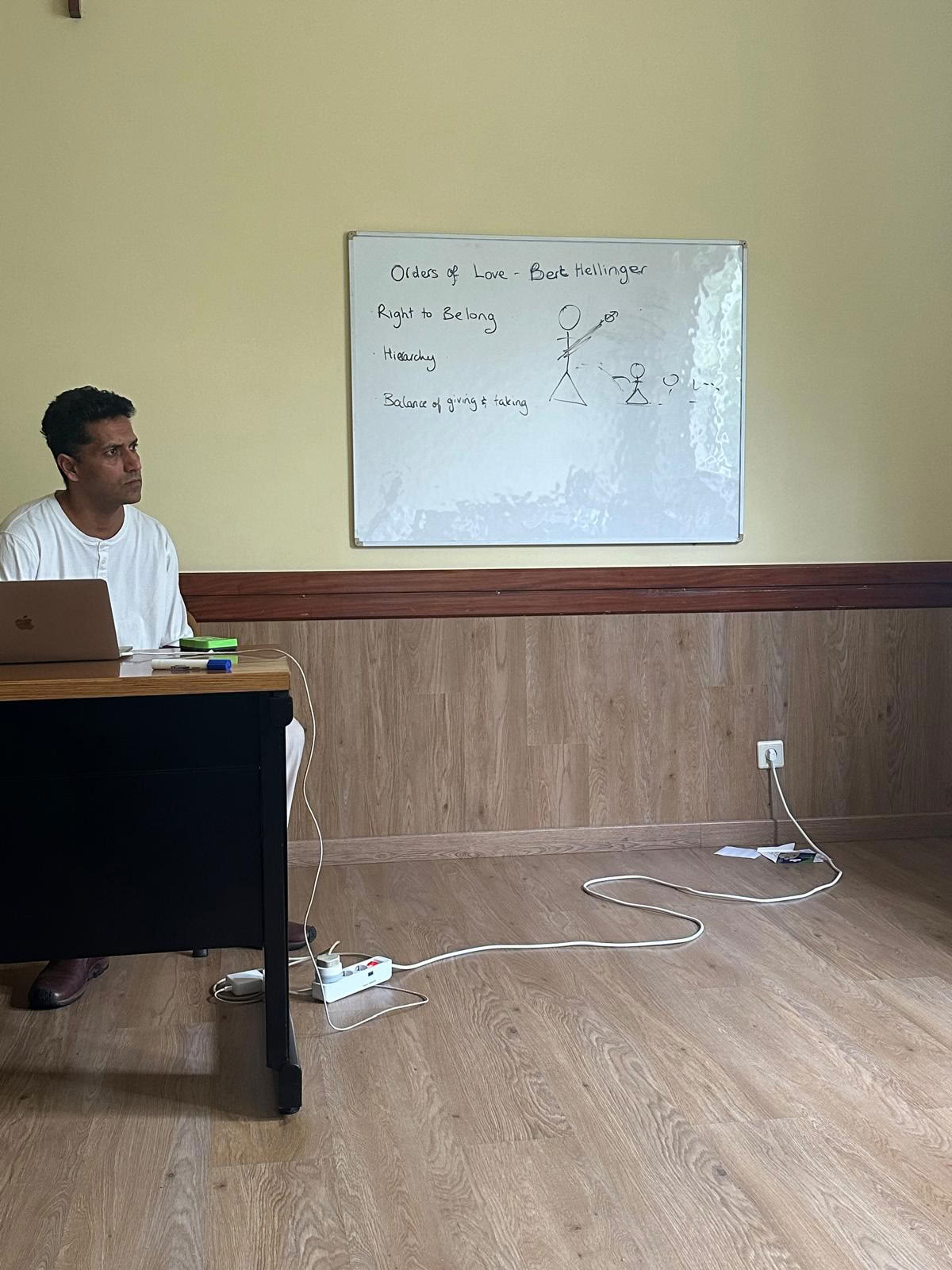 Tohtori Ameet Aggarwal, ND, naturopaattinen lääkäri, homeopaatti, psykoterapeutti