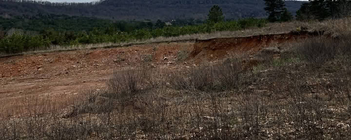 Leiri Iron Bluffs