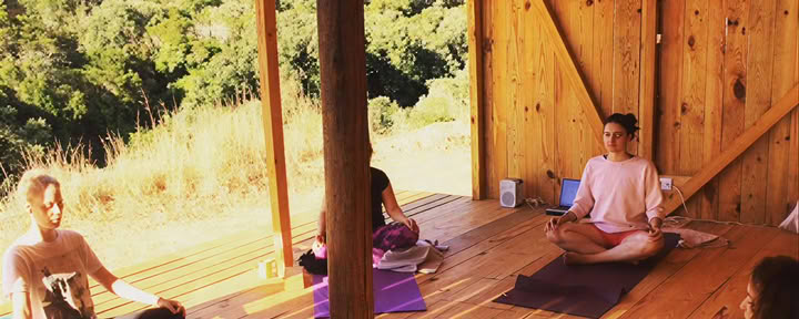 Meri ja jooga, holistinen kehotyö ja somaattinen terapia, transformatiiviset retriitit, Portugali, Aljezur, Algarve