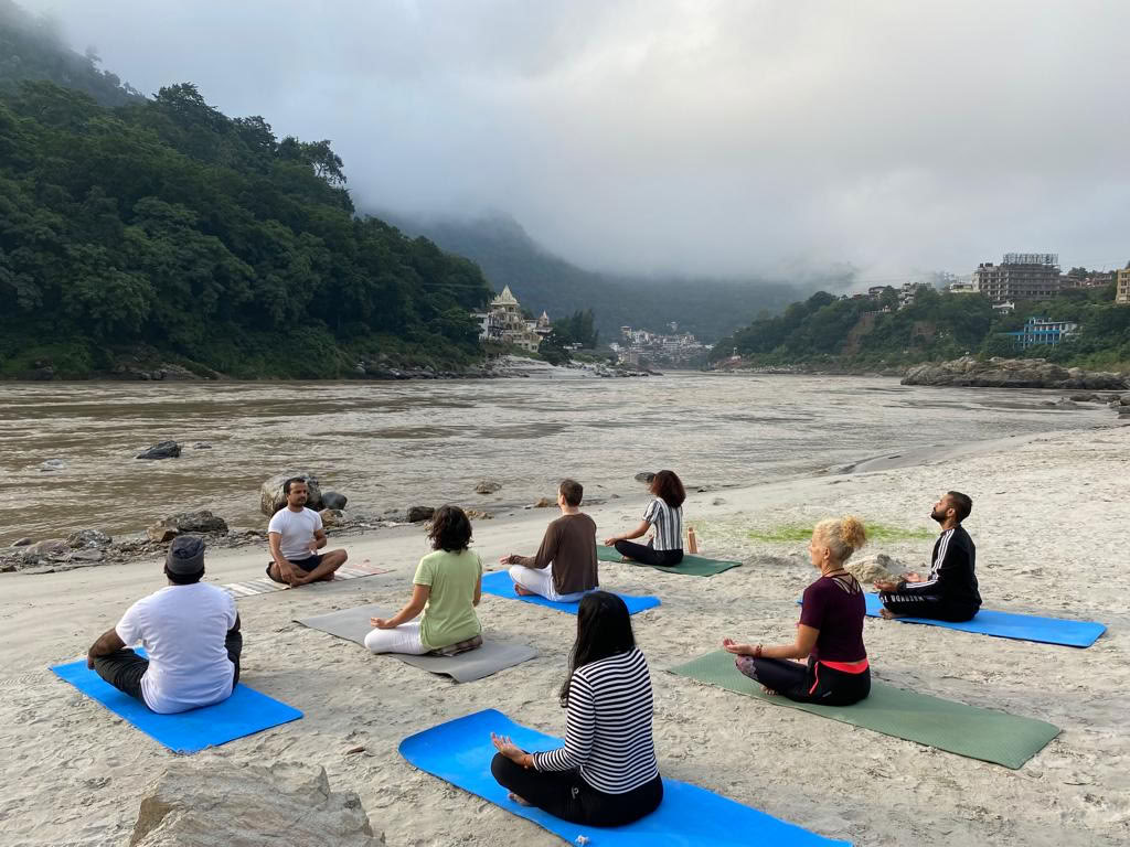 Jiva Yoga Academy - 200 ja 300 tunnin joogaopettajakoulutus Rishikeshissä, Intiassa