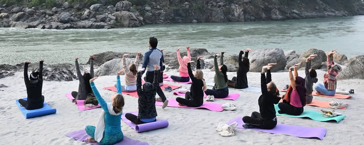 Jiva Yoga Academy - 200 ja 300 tunnin joogaopettajakoulutus Rishikeshissä, Intiassa