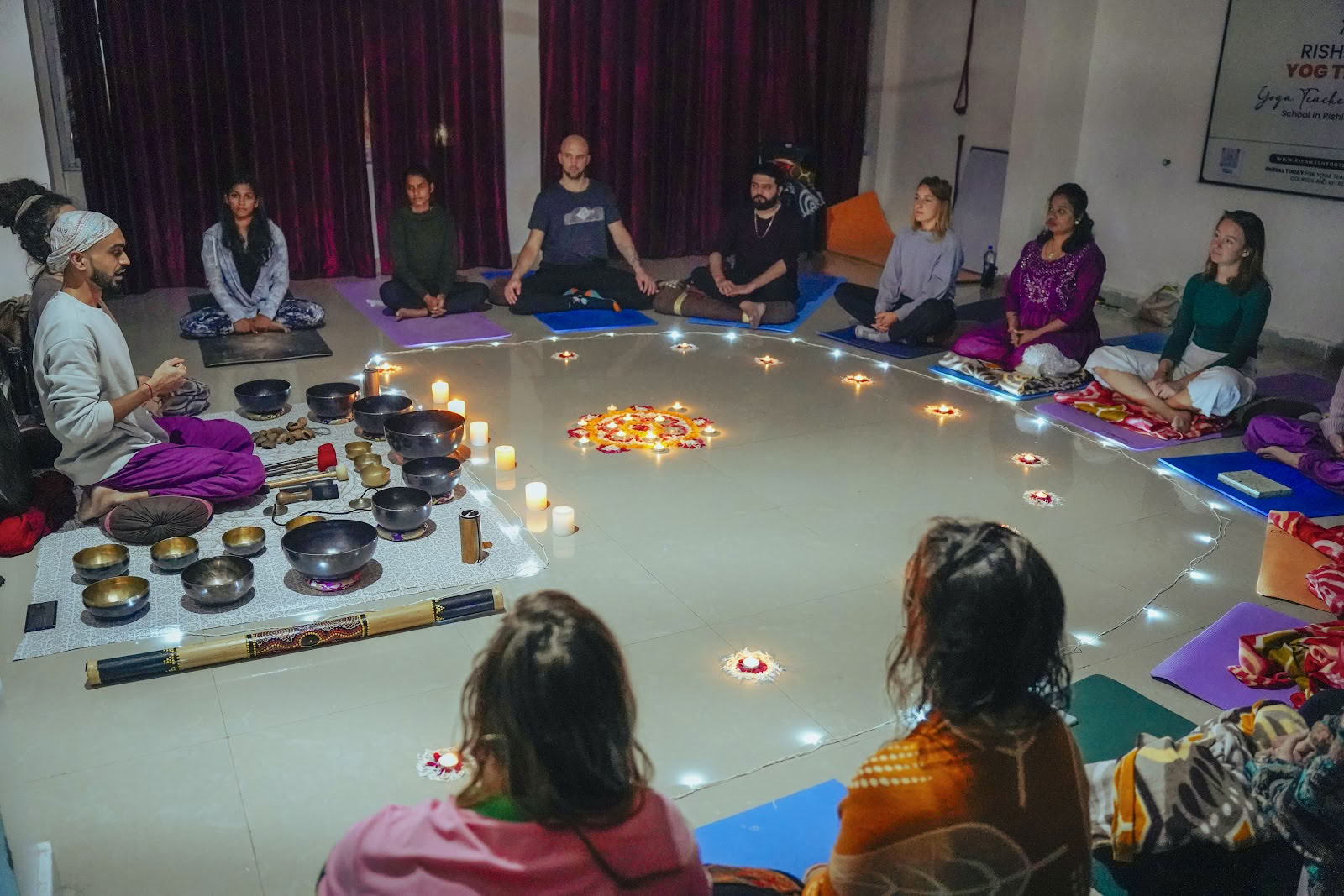 Kaivalyam Yoga School - Joogaopettajakoulutus Rishikeshissä
