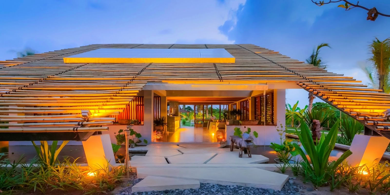 Hotelli Komune ja Beach Club Bali