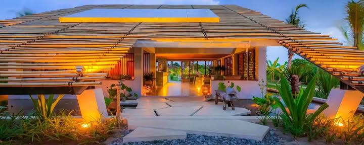 Hotelli Komune ja Beach Club Bali