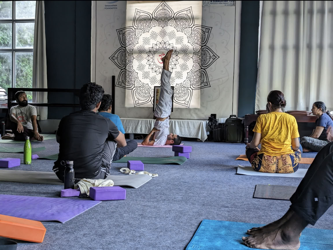 Himalajan joogaopisto Rishikeshissa