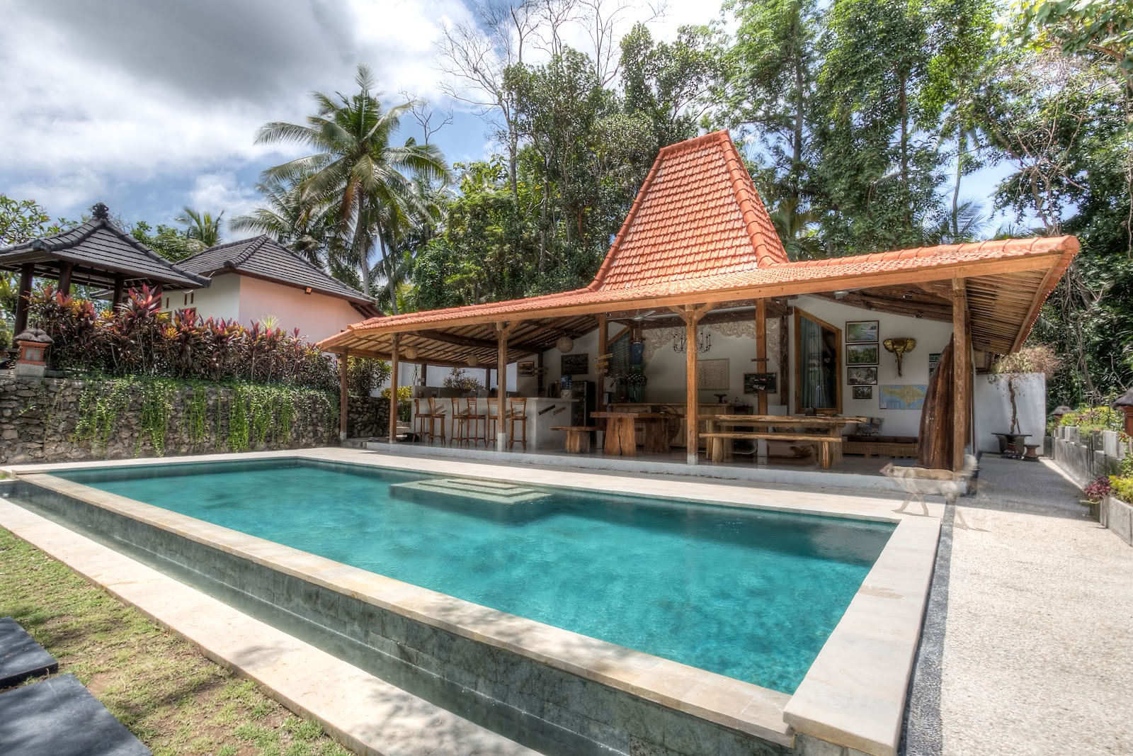 Pelan Pelan Bali Surf Camp & Joogaretriitti
