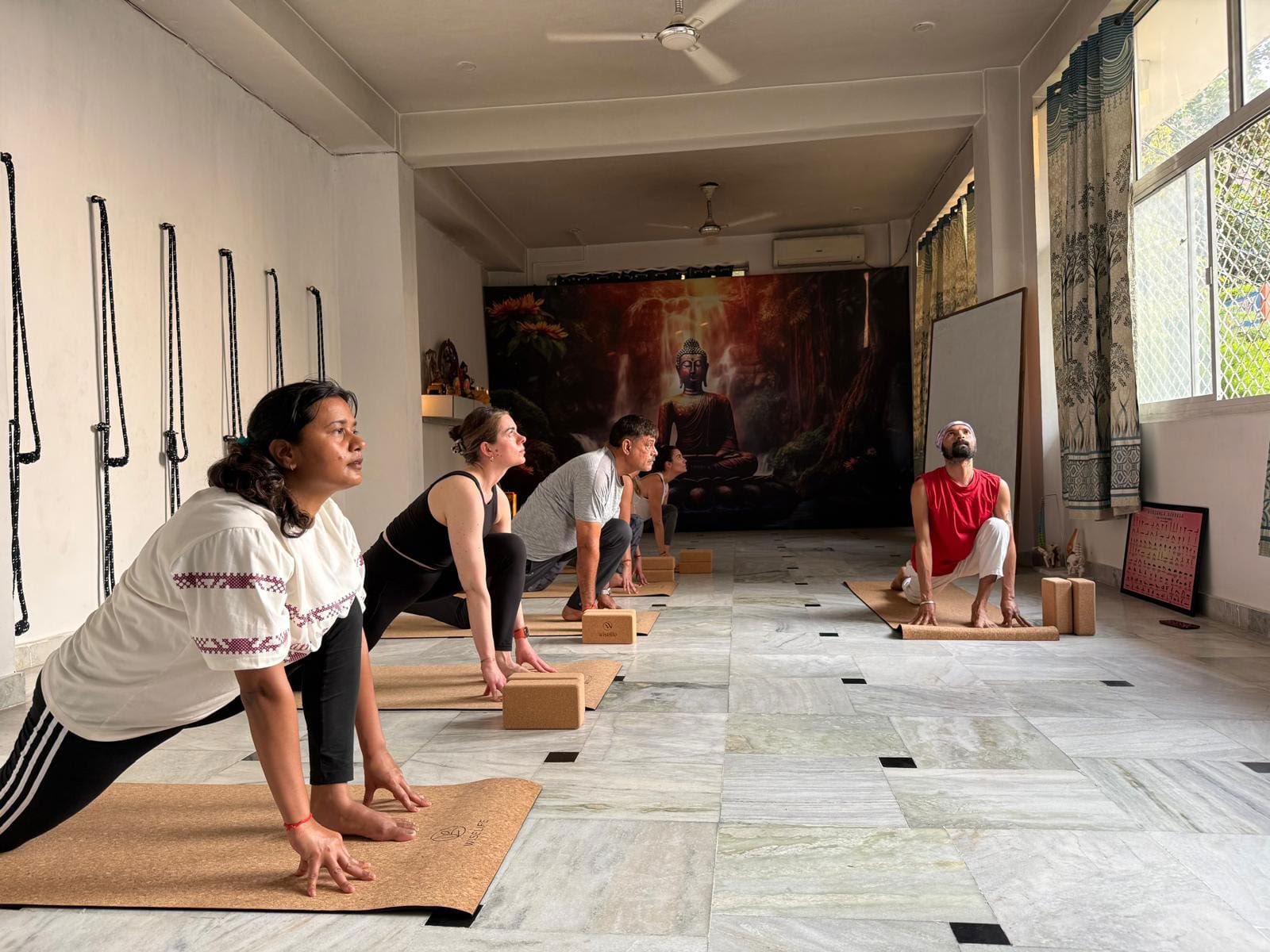 Rishikeshin Yoga Valley School | Joogaopettajakoulutus Rishikeshissä