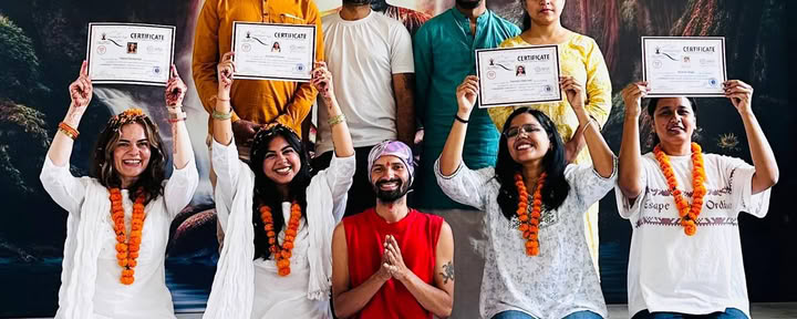 Rishikeshin Yoga Valley School | Joogaopettajakoulutus Rishikeshissä