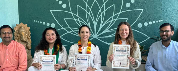 Sri Yoga Ashram | Joogaopettajakoulutuksen järjestäjä Rishikeshissä