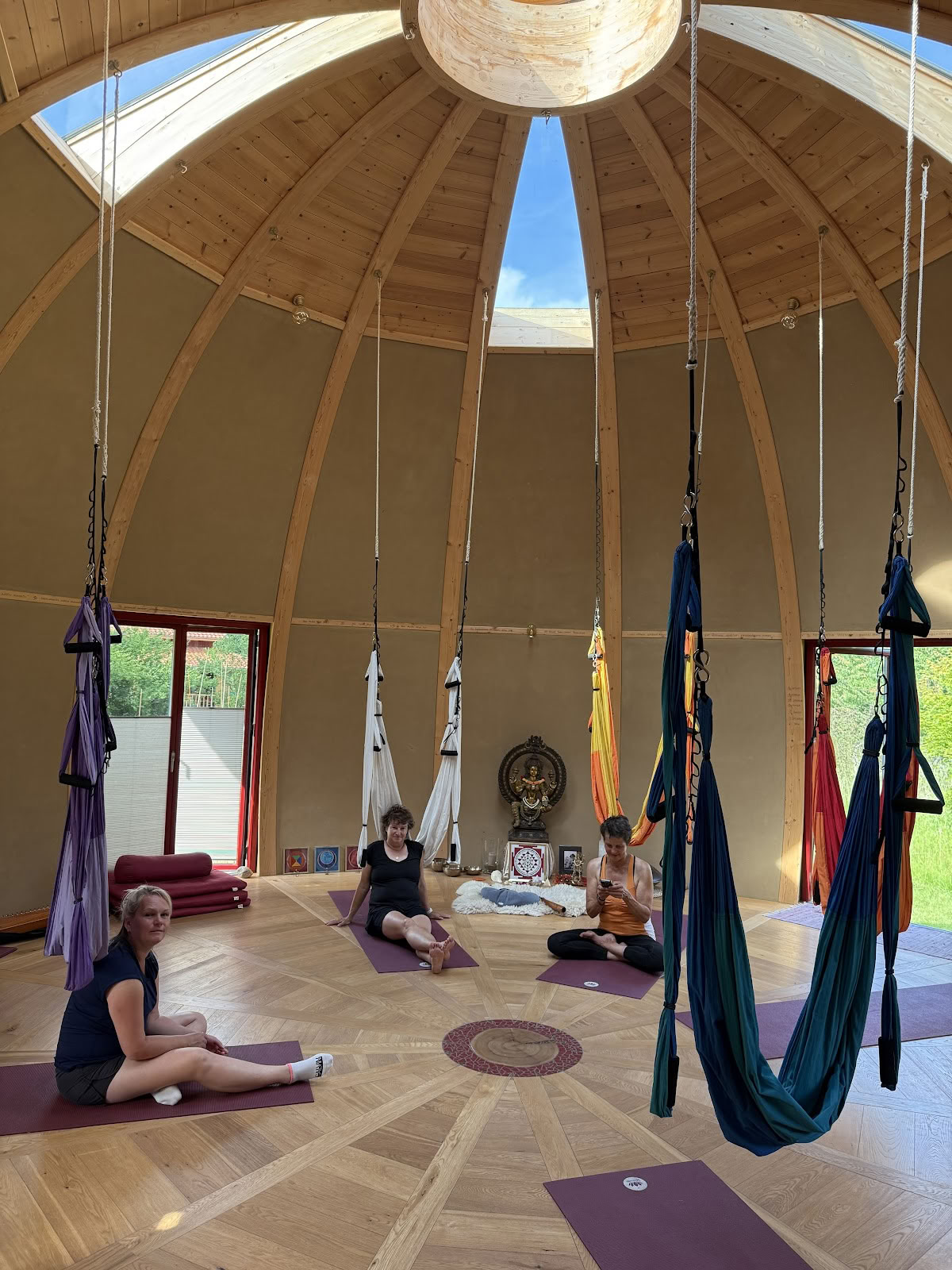 Yogini Dome - Äänen ja hiljaisuuden tila / retriitti, jooga ja meditaatio