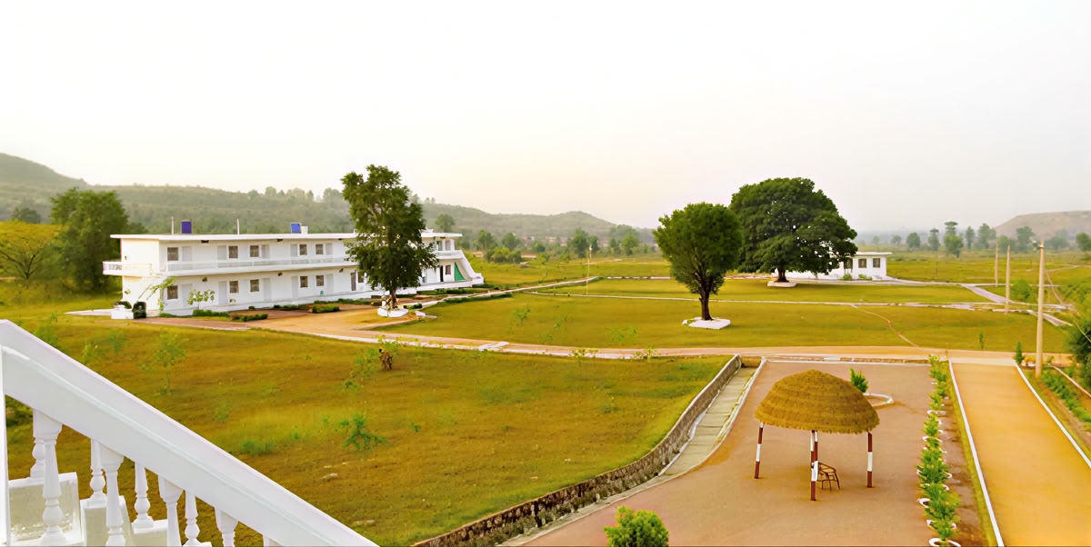 Arhanta – Joogaopettajakoulutus Ashram, Intia