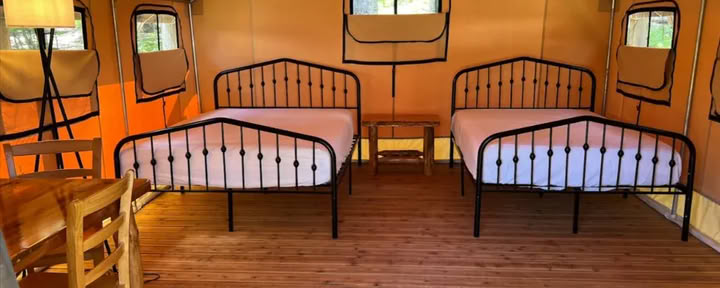 Lintuhuone (1 queen-size-sänky + 1 täysikokoinen sänky)
